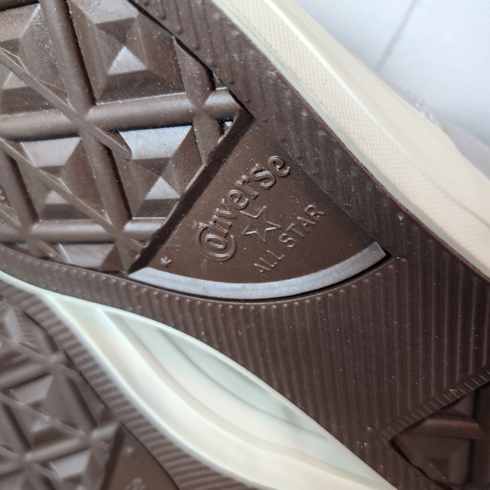 Converse Chuck Taylor All-Star Madison Low-Top Leather Sneakers. - Picture 10 of 12